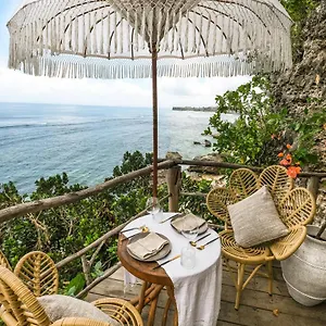 The Korowai Uluwatu (Bali)